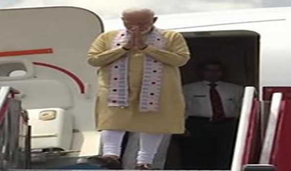 PM Modi receives warm welcome at Nanded airport, leaves for Chennai