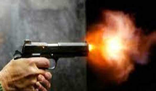 2 unidentified men fired shots in front of a house
