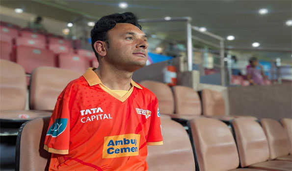 Para-cricketer Amir Hussain Lone elated after visiting Gujarat Giants’ WPL squad