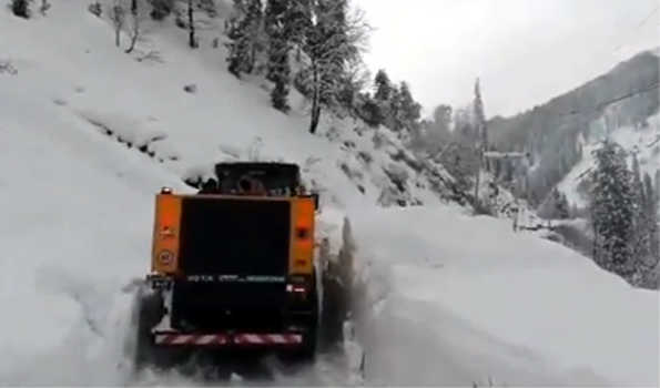 HP: Six Italians & 17 tourists stranded in snowbound in Lahaul Spiti district