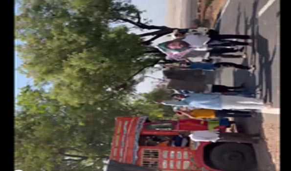 Swabhimani Shetkari Sanghtan workers show black flag to Maharashtra CM