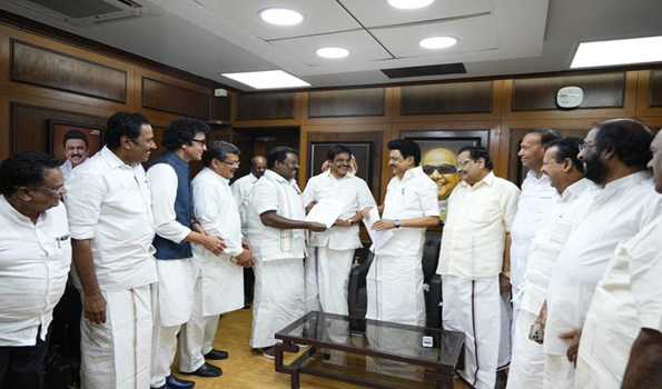 LS polls : Cong signs seat sharing pact with DMK, allotted 10 seats