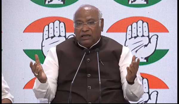 Kharge dares PM to throw away those who talk of changing Constitution
