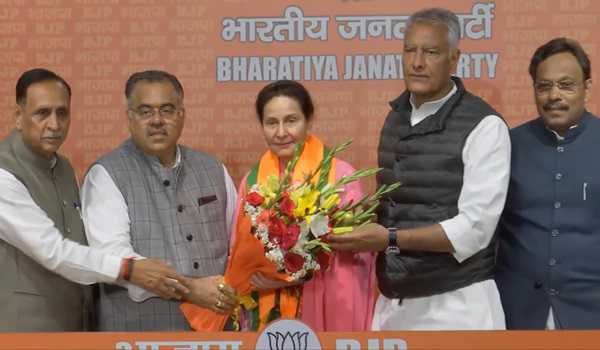 Suspended Congress MP Preneet Kaur joins BJP in Delhi