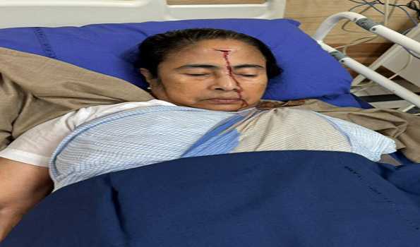 Mamata admitted to Kolkata's SSKM Hospital after sustaining head injury