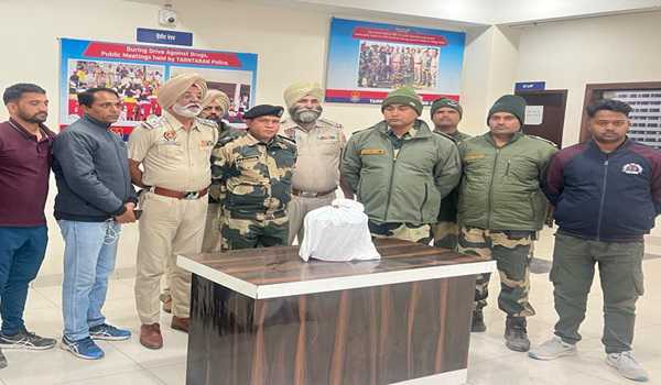 BSF recovers 3.3 kg heroin from border area of Punjab