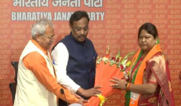 Sita Soren, Hemant Soren's sister-in-law, joins BJP