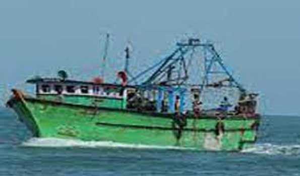 SL Navy arrests 32 more Indian fishermen, impounds 5 boats