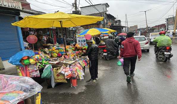 Kashmir's upper reaches receive fresh snowfall, rains on plains