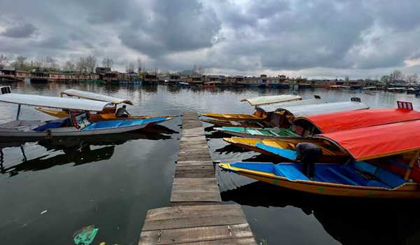 Weather improves in Kashmir after wet spell