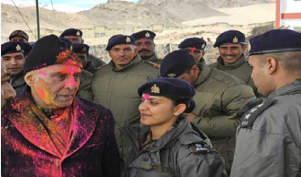 Defence Minister celebrates Holi with soldiers in Leh