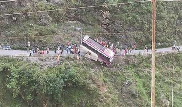 Himachal: Narrow escape for passengers in avalanche-hit bus