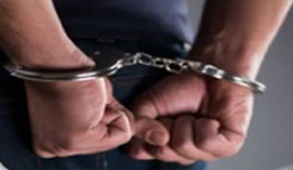 Pulwama Police arrests two fraudsters involved in scamming people via social media