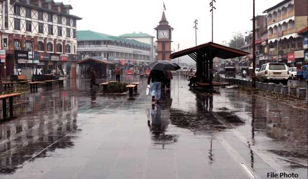 Rains lash plains of Kashmir, more in offing: MeT