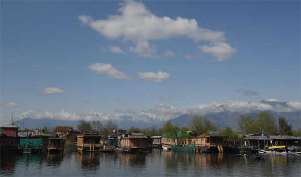 Weather improves after rain in Kashmir