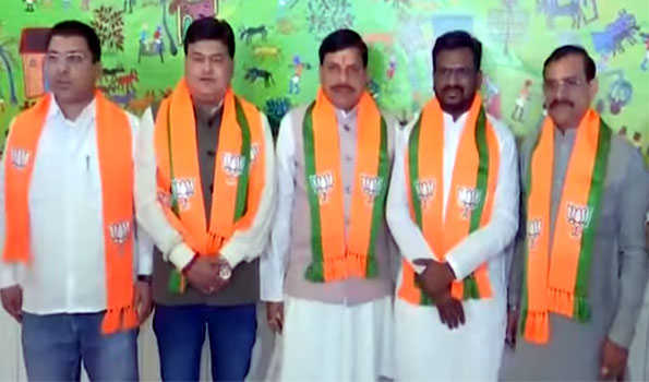Another blow to Kamal Nath: Chhindwara Mayor joins BJP