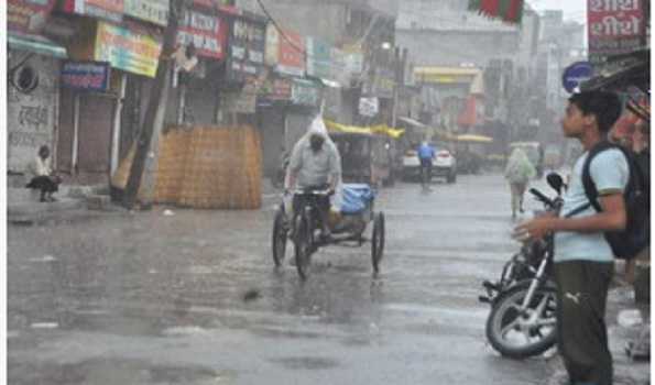 IMD predicts heavy rainfall, heatwaves in many parts of India