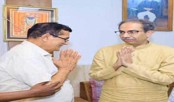 Shiv Sena chief Thackeray meets late PWP leader Meenakshi Patil