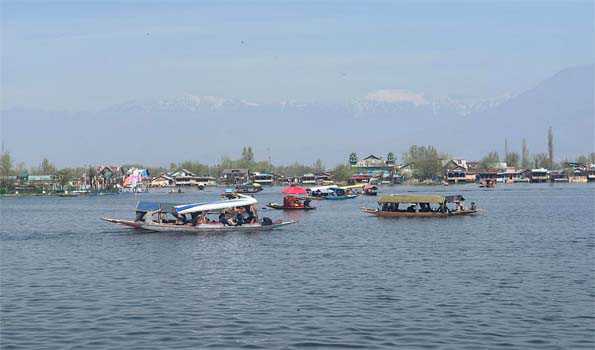 Weather improves after rainfall in Kashmir