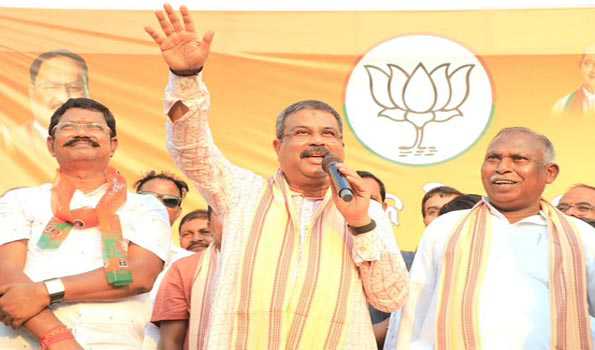 Pradhan  launches “Modi Vijay Prakhari' campaign” from Ashtamalli in Odisha