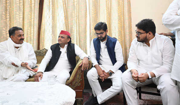 Akhilesh demands a probe into Mukhtar