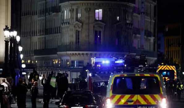 Three dead in Paris building fire