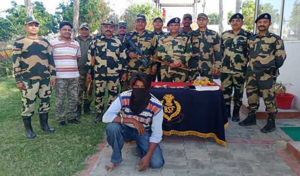 Punjab: BSF apprehends smuggler, seizes narcotics, pistol