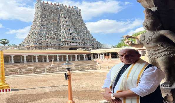 Rajnath Singh offers worship at Meenakshi Sundareswarar temple in Madurai