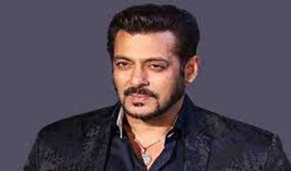 Gunmen fire outside Salman Khan