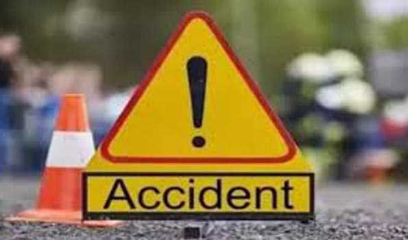 Two die, 3 injured as car hits road divider in Telangana