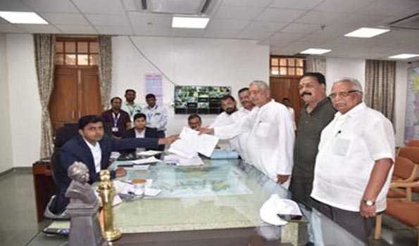 Maha: Shahu Maharaj files nomination as MVA candidate from Kolhapur