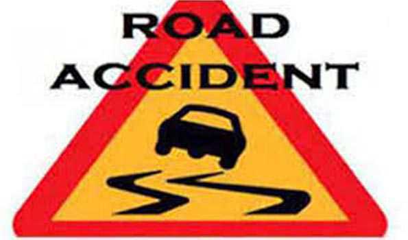 AP : 5 killed as car rams into stationary lorry