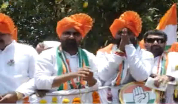 Cong candidate Vinod Asuti files nomination for Dharwad seat