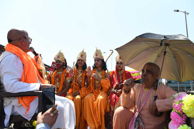 Kashmiri Pandits take out Shoba Yatra in Srinagar