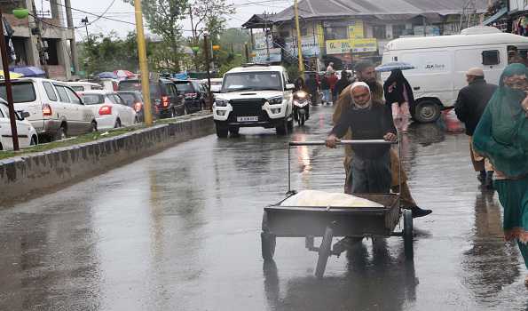 JK: Rain lash plains, snowfall on higher reaches of Kashmir