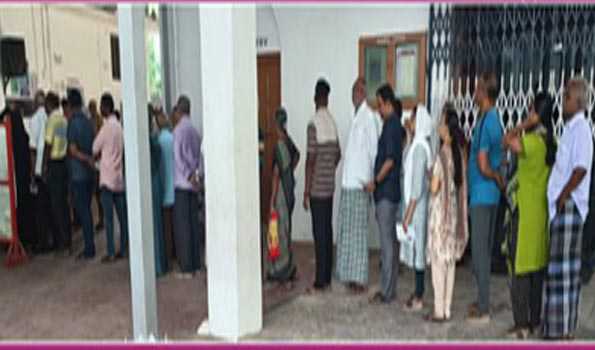 TN LS polls : 24.37 pc turn out till 1100 hrs, two elderly voters dies in Salem due to heat wave