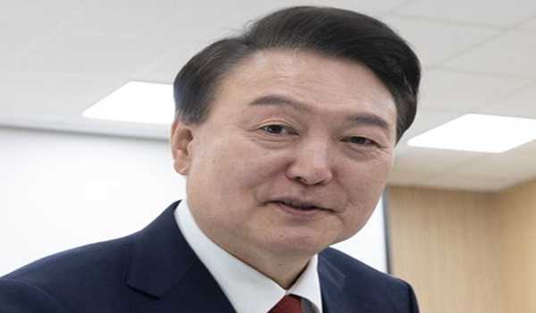 S. Korean president names 5-term lawmaker as chief of staff