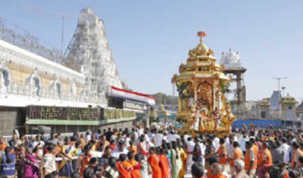 Thousands participate in 'Chithirai Therottam' of Meenakshi temple in TN