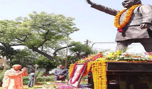 Yogi pays tribute to Hemwati Nandan Bahuguna on his birth anniversary