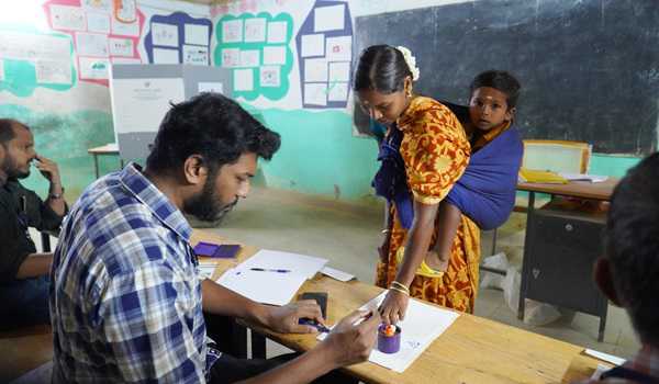 31.06 pc voter turnout till noon in Kerala