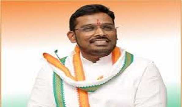Indore Cong candidate Akshay Kanti Bam withdraws nomination