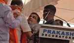 Maha: BJP leader Nitin Gadkari faints on stage, condition stable