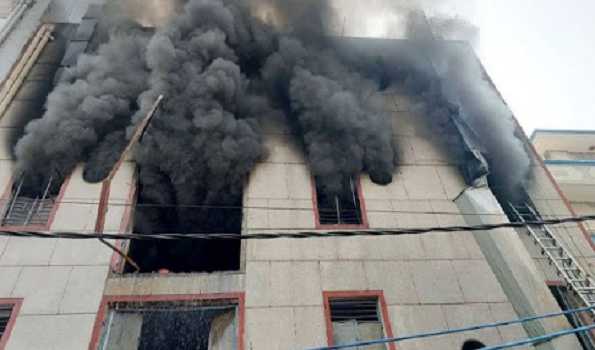 Massive fire engulfs plastic factory in Delhi