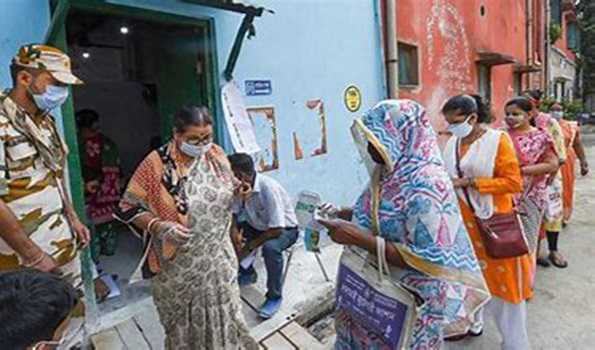 Peaceful polling in Bengal ; Around 74 pc turnout till 5 PM