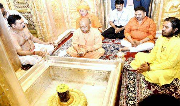Yogi worships at Kaal Bhairav and Kashi Vishwanath temple