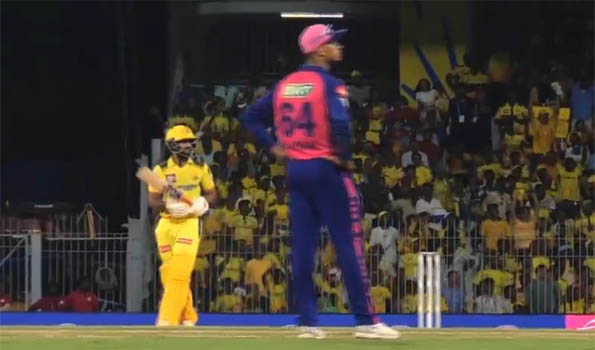 Simarjeet, Ruturaj fashion CSK