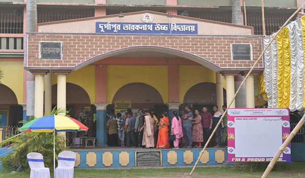 Around 52 pc turnout recorded till 1 PM in Bengal