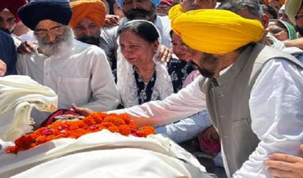 Patar cremated with full state honours, Punjab govt. to start 