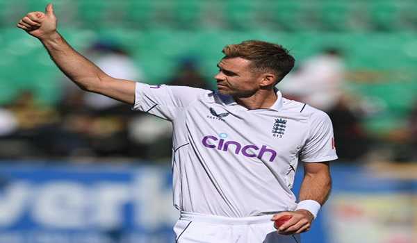 Roach hails Anderson after England veteran announces retirement