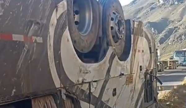 13 killed, 14 injured in bus crash in southern Peru